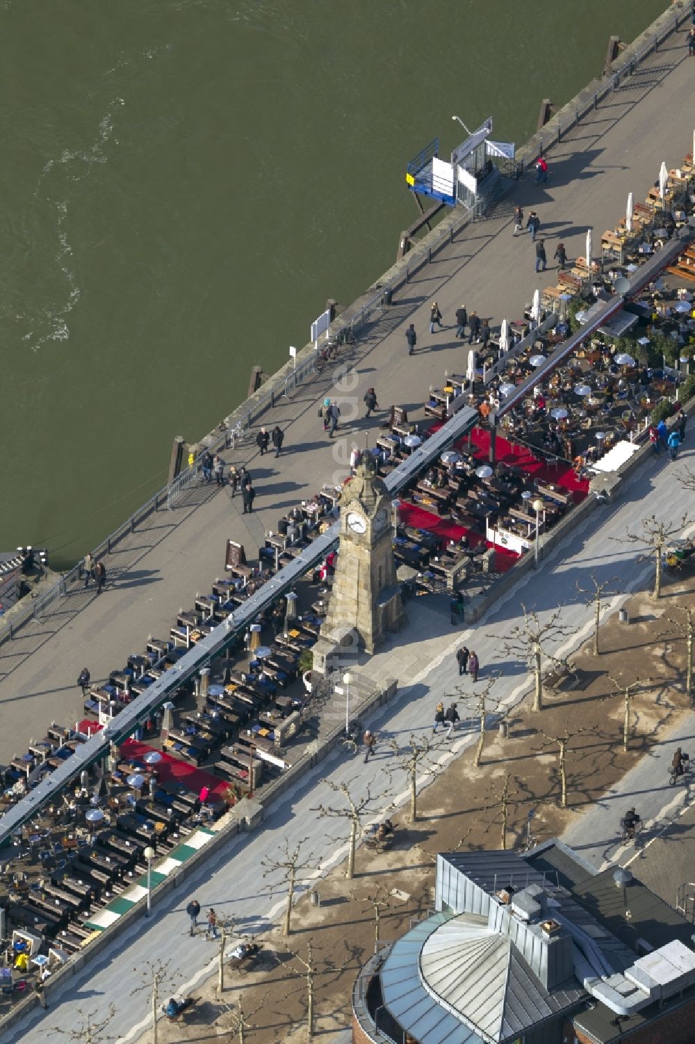 Luftaufnahme Düsseldorf - Rheinpromenaden am Schloßplatz in Düsseldorf im Bundesland Nordrhein-Westfalen NRW