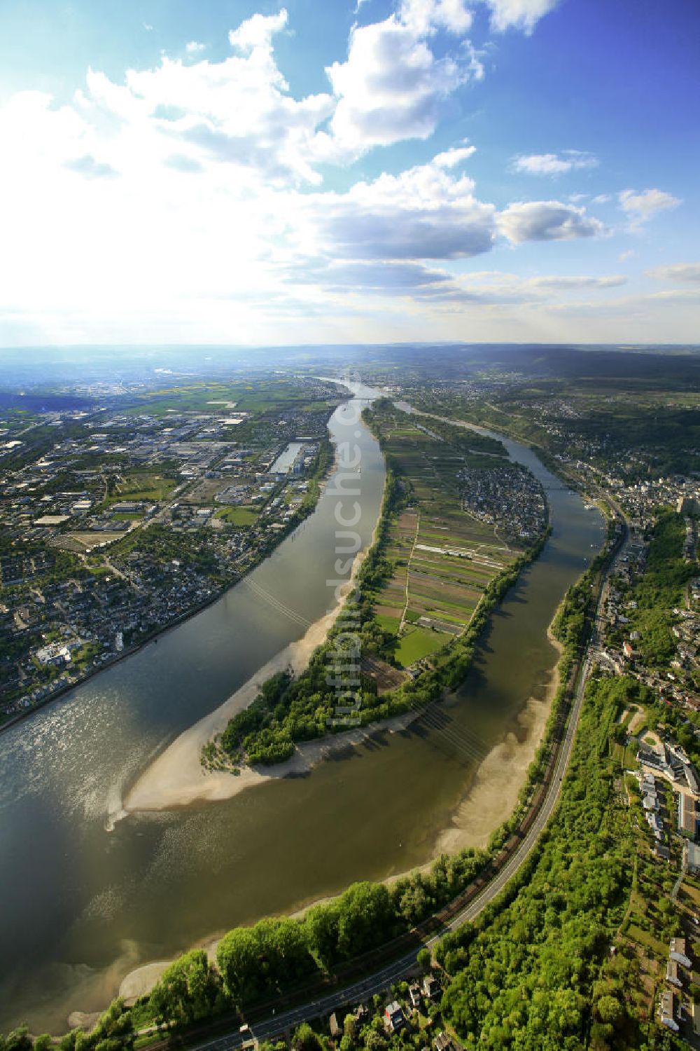 Urbar von oben - Rheintal bei Koblenz, Rheinland-Pfalz