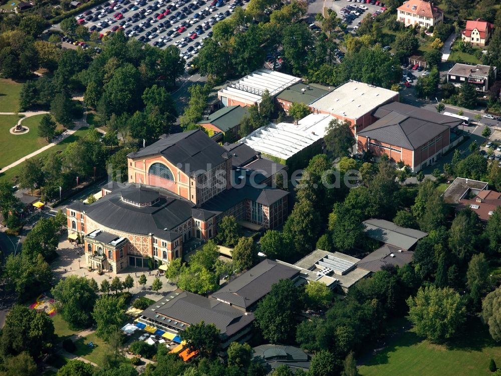 Luftbild Bayreuth - Richard-Wagner-Festspielhaus auf dem Grünen Hügel in Bayreuth im Bundesland Bayern