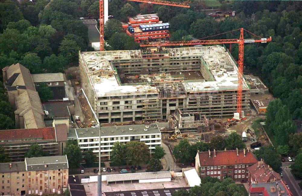 Berlin aus der Vogelperspektive: Richtfest am fertigen Rohbau des Krankenhaus Weißensee