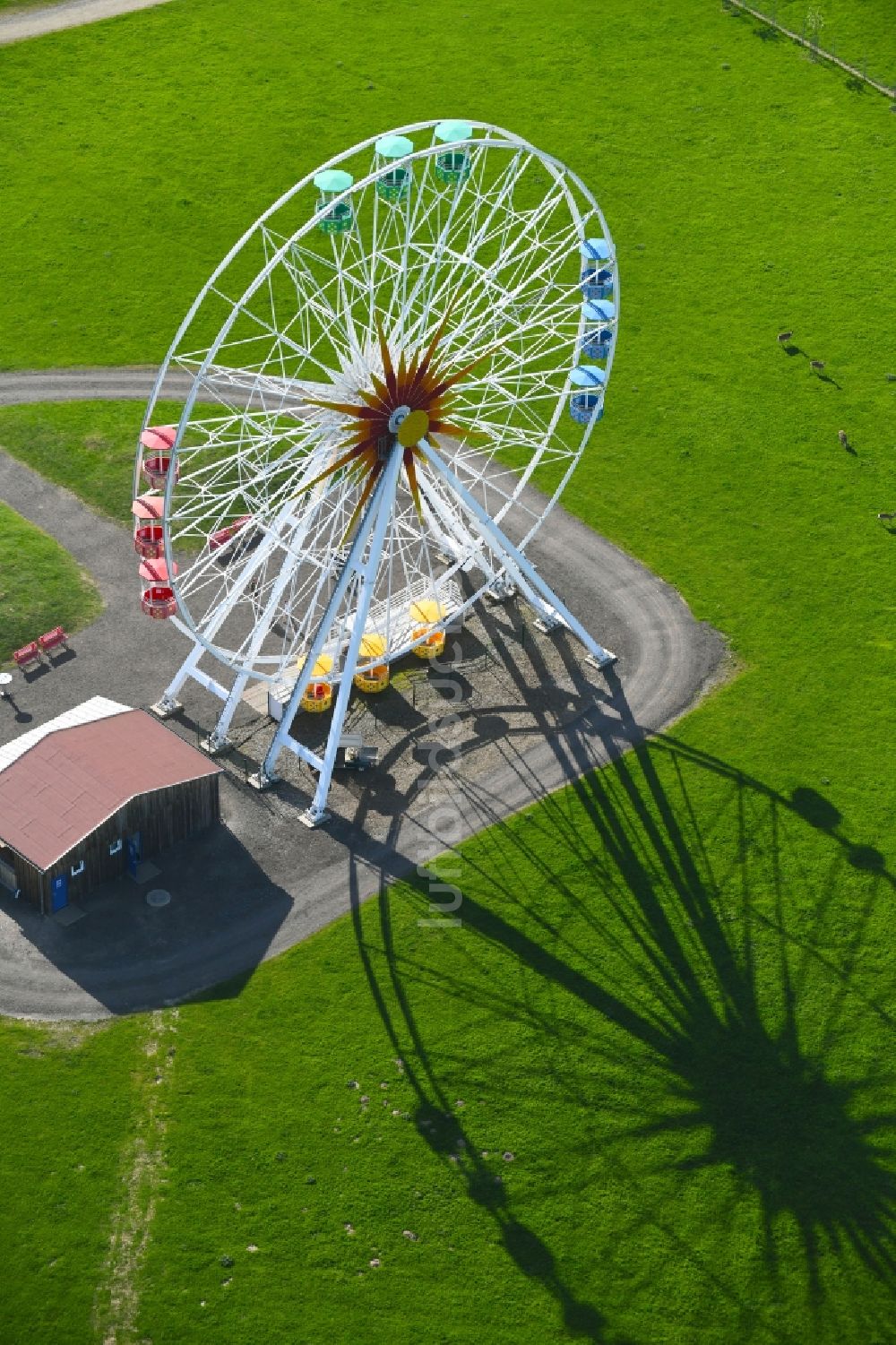 Luftaufnahme Lichtenau - Riesenrad an der Sachsenstraße im Ortsteil Oberlichtenau in Lichtenau im Bundesland Sachsen, Deutschland