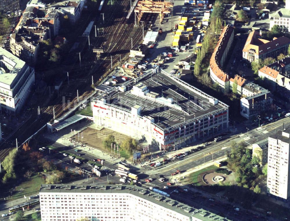 Luftaufnahme Berlin - Lichtenberg - Ring-Center II der ECE Hamburg nach der Eröffnung des zweiten Bauabschnittes an der Frankfurter Allee in Berlin.