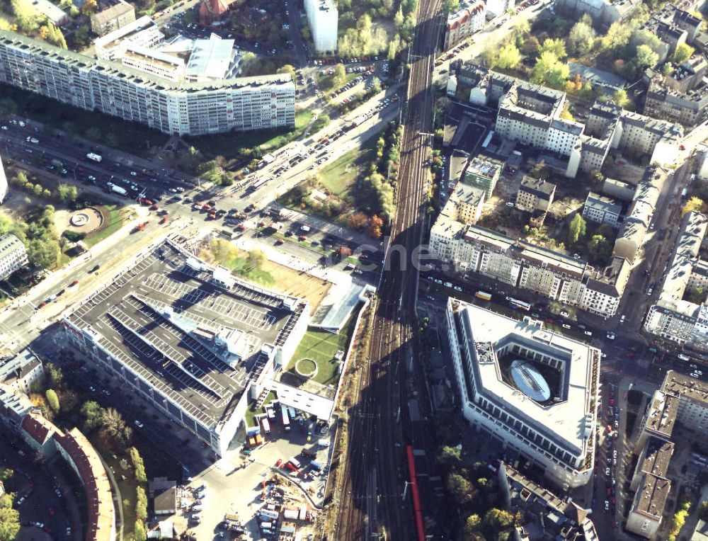 Berlin - Lichtenberg von oben - Ring-Center II der ECE Hamburg nach der Eröffnung des zweiten Bauabschnittes an der Frankfurter Allee in Berlin.