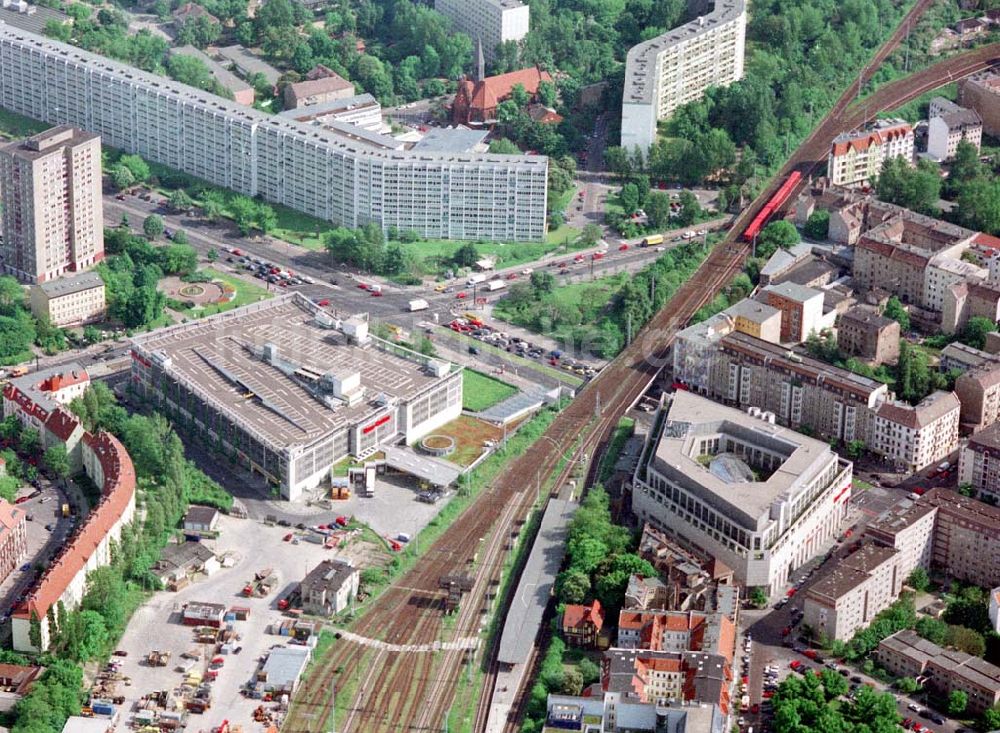 Berlin - Friedrichhain aus der Vogelperspektive: Ringcenter der ECE Hamburg an der Frankfurter Allee in Berlin - Friedrichshain BERLIN 16.Mai 2002