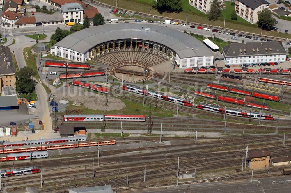 Salzburg von oben - Ringschuppen der Salzburger Bahn