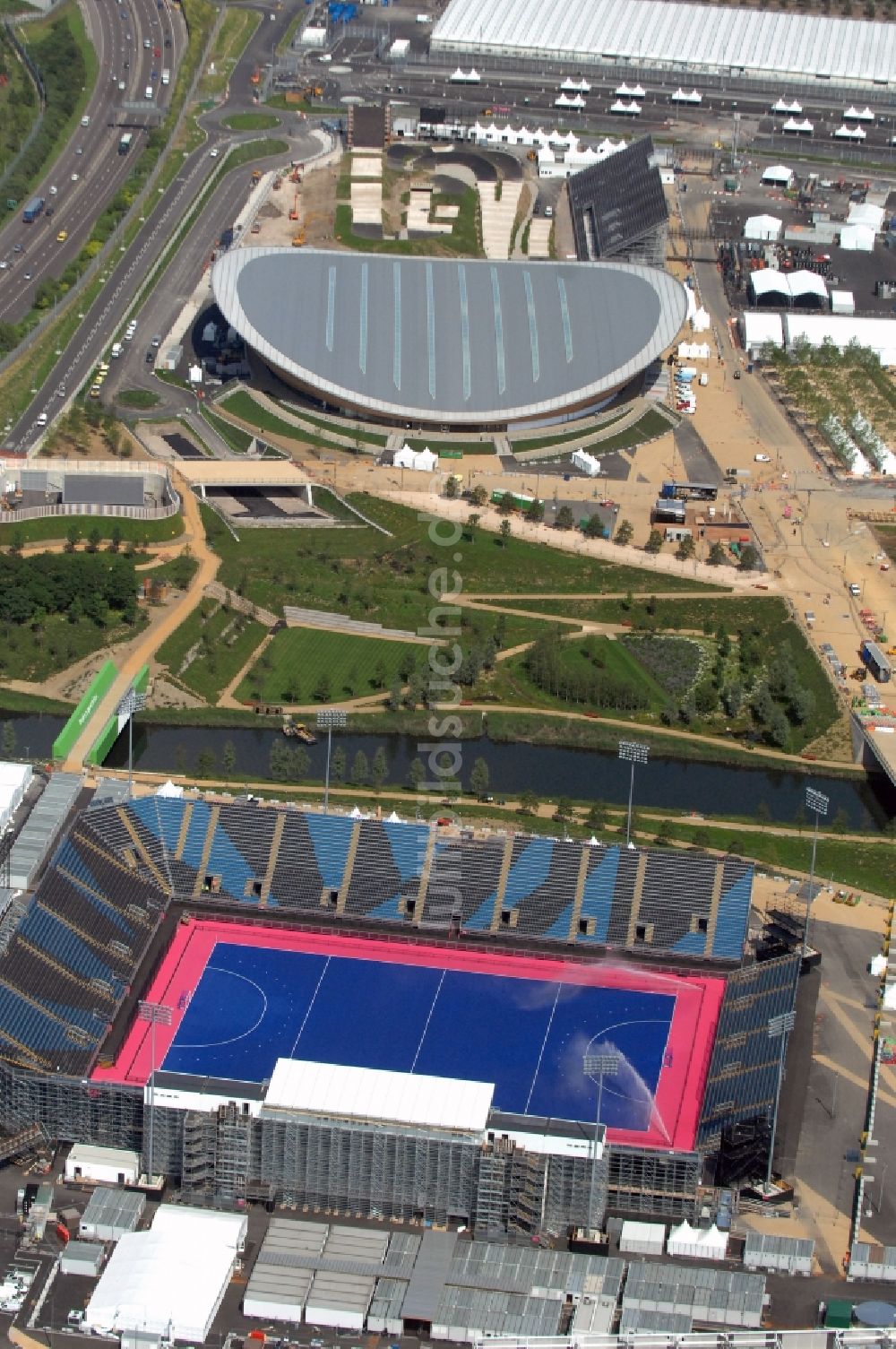 Luftaufnahme London - Riverbank Arena und London Velopark im Olympiapark ein Austragungsort der Olympischen Spiele 2012