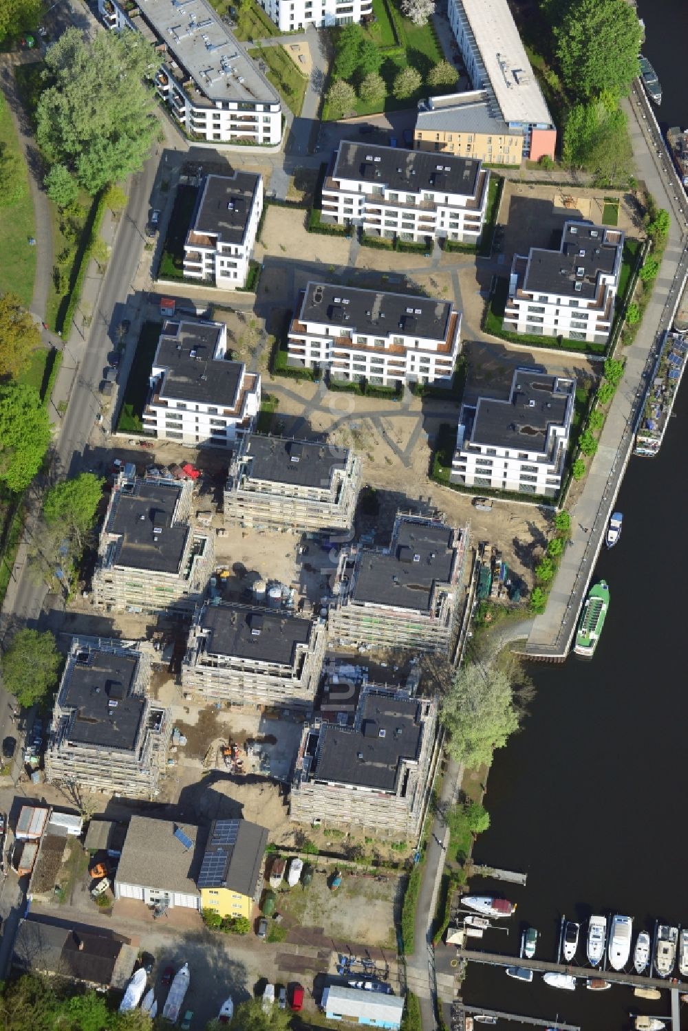 Berlin, Friedrichshain, Stralau aus der Vogelperspektive: Riverside - Bauprojekt auf Halbinsel Stralau in Berlin-Friedrichshain