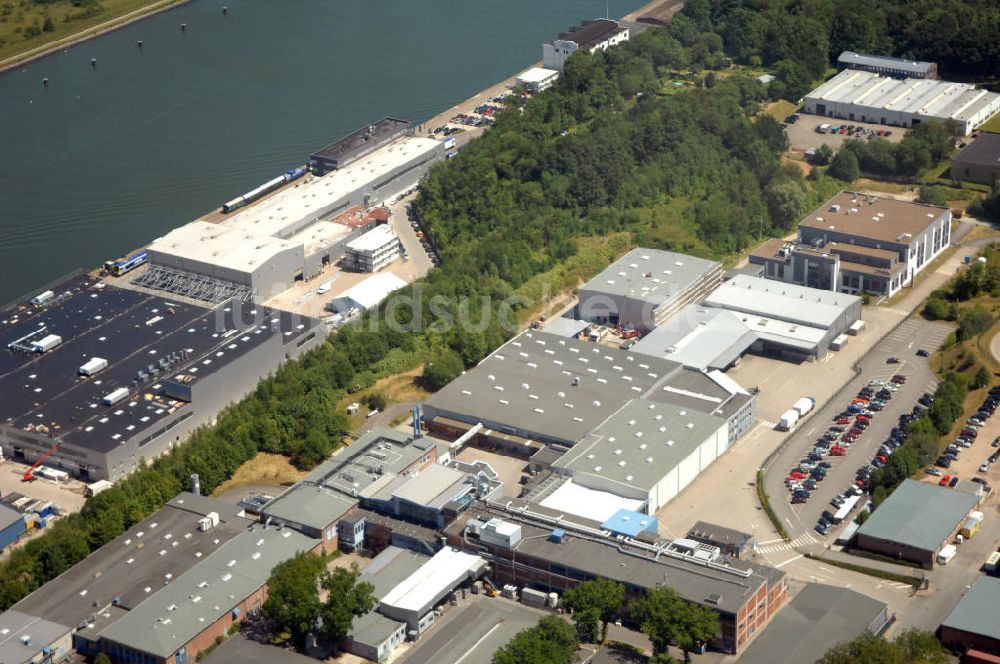 Luftaufnahme Kiel - Riverside Kiel Canal / Ufer des Nord-Ostsee-Kanal und Boattec GmbH in Kiel in Schleswig-Holstein / SH