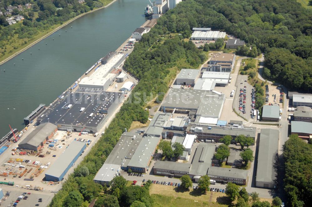 Kiel aus der Vogelperspektive: Riverside Kiel Canal / Ufer des Nord-Ostsee-Kanal und Boattec GmbH in Kiel in Schleswig-Holstein / SH