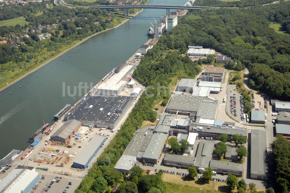 Luftbild Kiel - Riverside Kiel Canal / Ufer des Nord-Ostsee-Kanal und Boattec GmbH in Kiel in Schleswig-Holstein / SH