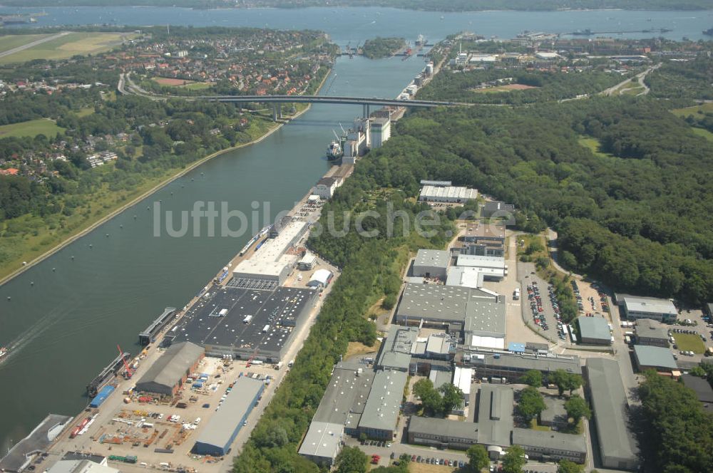 Luftaufnahme Kiel - Riverside Kiel Canal / Ufer des Nord-Ostsee-Kanal und Boattec GmbH in Kiel in Schleswig-Holstein / SH