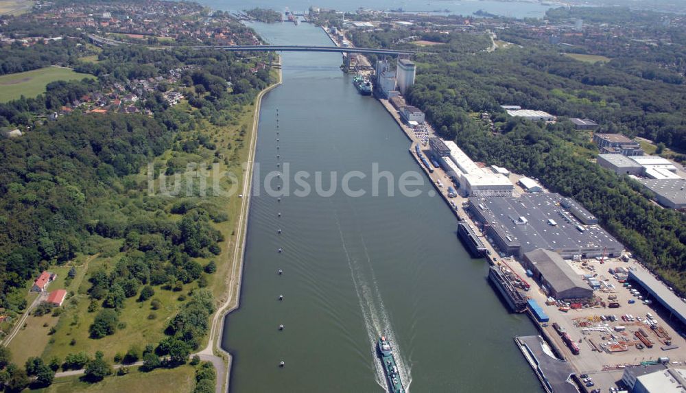 Luftaufnahme Kiel - Riverside Kiel Canal / Ufer des Nord-Ostsee-Kanal und Boattec GmbH in Kiel in Schleswig-Holstein / SH