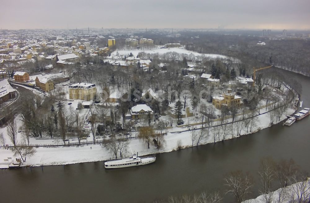 Luftaufnahme Halle (Saale) - Riveufer an der Saale in Halle im Bundesland Sachsen-Anhalt im Winter