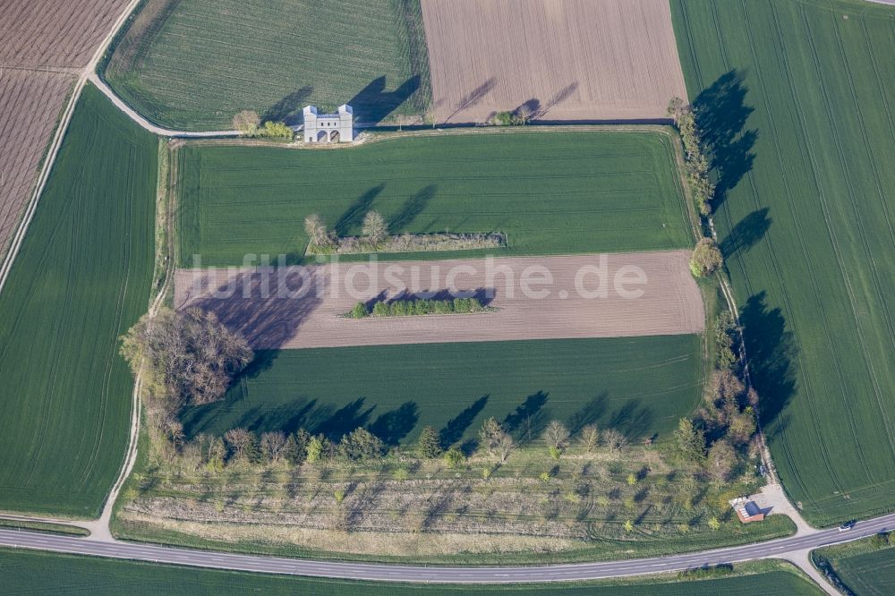 Pförring von oben - Römerkastell in der Feld- Landschaft bei Pförring im Bundesland Bayern