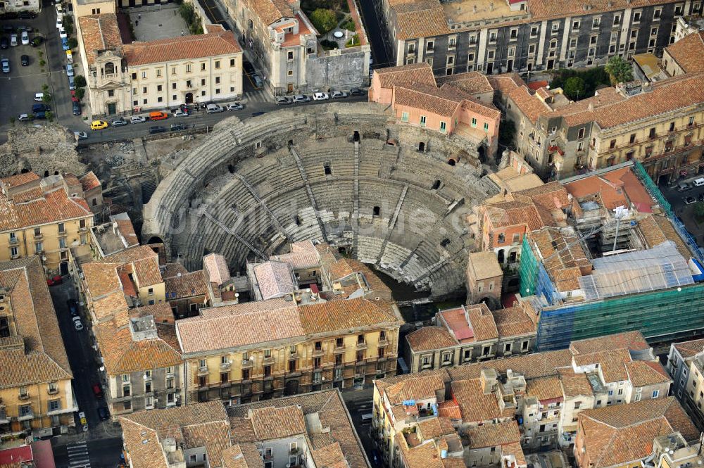 Luftaufnahme Catania Sizilien - Römisches Theater in Catania auf Sizilien in Italien