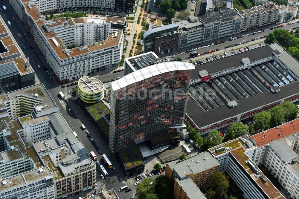 Berlin aus der Vogelperspektive: Rocket Tower - GSW- Hochhaus- Ensemble der Charlottenstraße - Rudi-Dutschke-Straße - Markgrafenstraße im Stadtteil Kreuzberg in Berlin