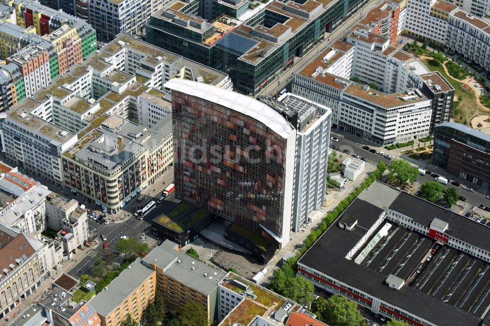 Berlin aus der Vogelperspektive: Rocket Tower - GSW- Hochhaus- Ensemble der Charlottenstraße - Rudi-Dutschke-Straße - Markgrafenstraße im Stadtteil Kreuzberg in Berlin