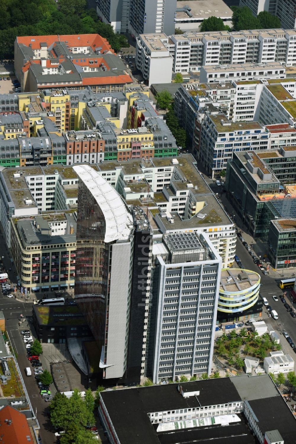 Berlin aus der Vogelperspektive: Rocket Tower - GSW- Hochhaus- Ensemble der Charlottenstraße - Rudi-Dutschke-Straße - Markgrafenstraße im Stadtteil Kreuzberg in Berlin