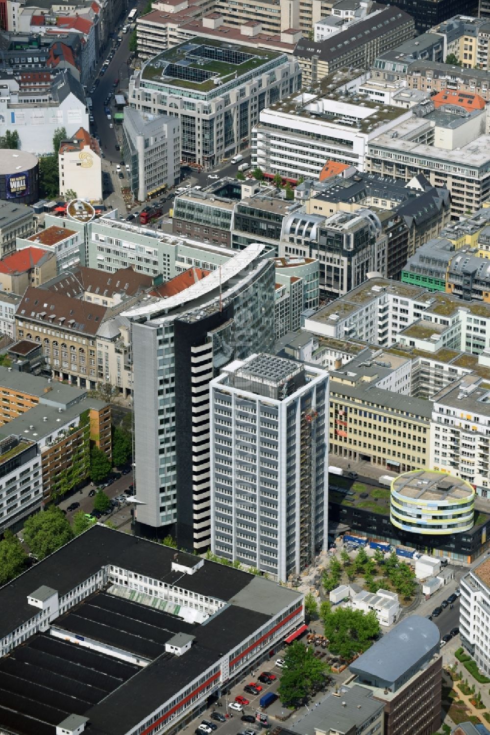 Berlin aus der Vogelperspektive: Rocket Tower - GSW- Hochhaus- Ensemble der Charlottenstraße - Rudi-Dutschke-Straße - Markgrafenstraße im Stadtteil Kreuzberg in Berlin