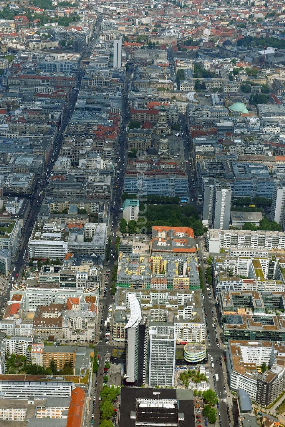 Berlin aus der Vogelperspektive: Rocket Tower - GSW- Hochhaus- Ensemble der Charlottenstraße - Rudi-Dutschke-Straße - Markgrafenstraße im Stadtteil Kreuzberg in Berlin