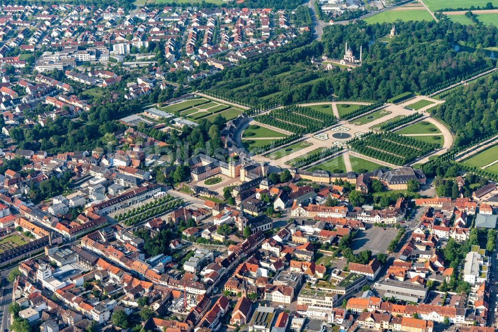 Luftbild Schwetzingen - Rokoko Parkanlage des Garten und Schloss Schwetzingen in Schwetzingen im Bundesland Baden-Württemberg, Deutschland