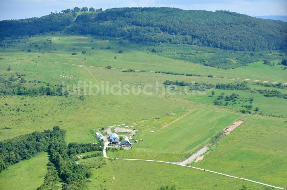 Dolmar aus der Vogelperspektive: Rollfeld und Startbahn des Ultraleicht- UL- Flugplatz Dolmar in Thüringen