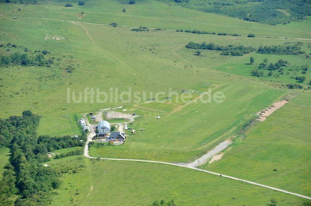 Luftbild Dolmar - Rollfeld und Startbahn des Ultraleicht- UL- Flugplatz Dolmar in Thüringen