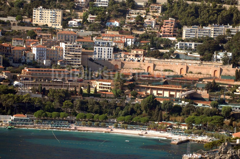 Roquebrune-Cap-Martin von oben - Roquebrune-Cap-Martin mit Tennisplätzen