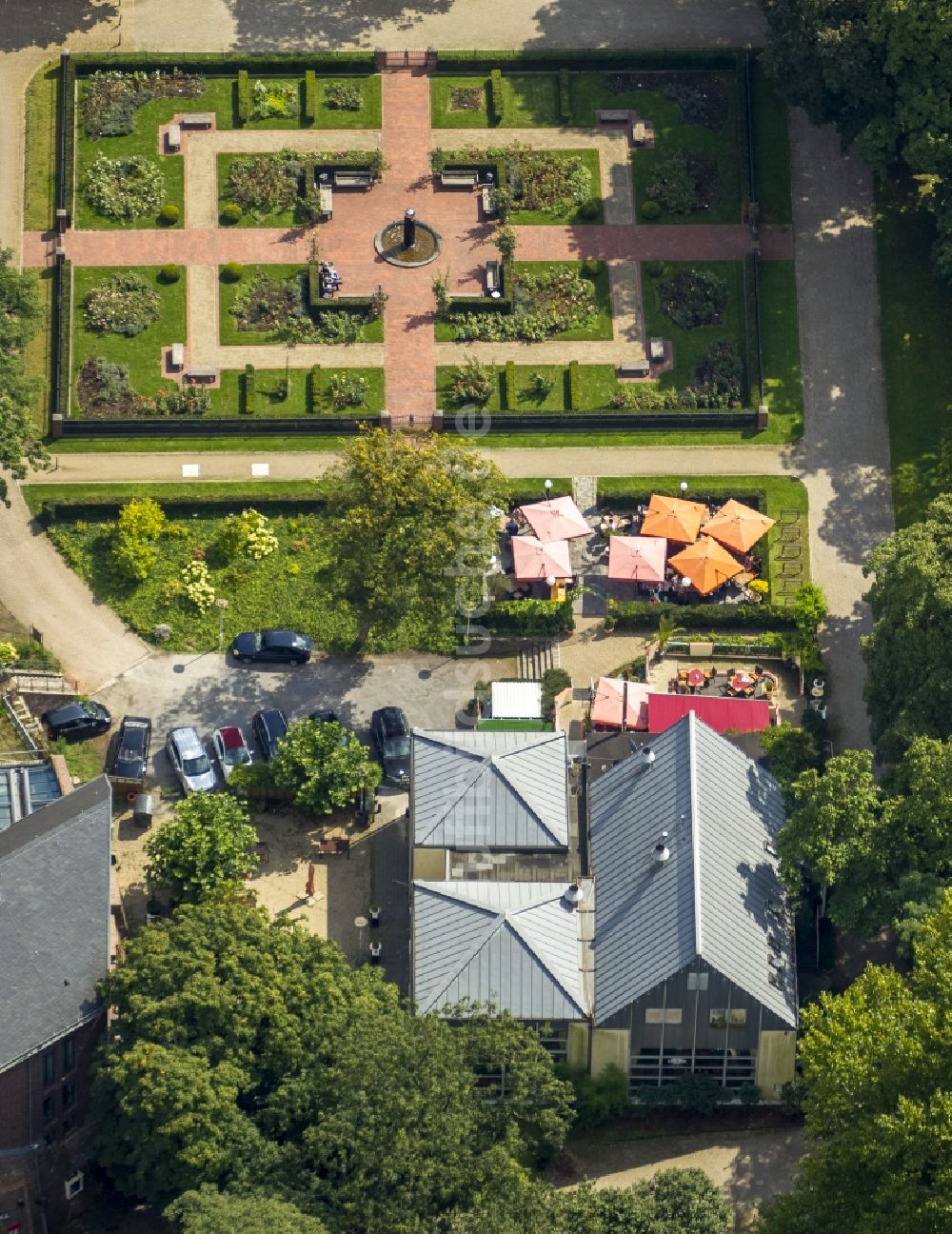 Luftbild Moers - Rosengarten am Schloss Moers in Nordrhein-Westfalen