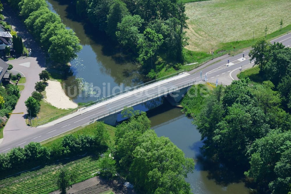 Luftbild Roßdorf - Roßdorfer Brücke B28 über den Roßdorfer Altkanal im Bundesland Sachsen-Anhalt