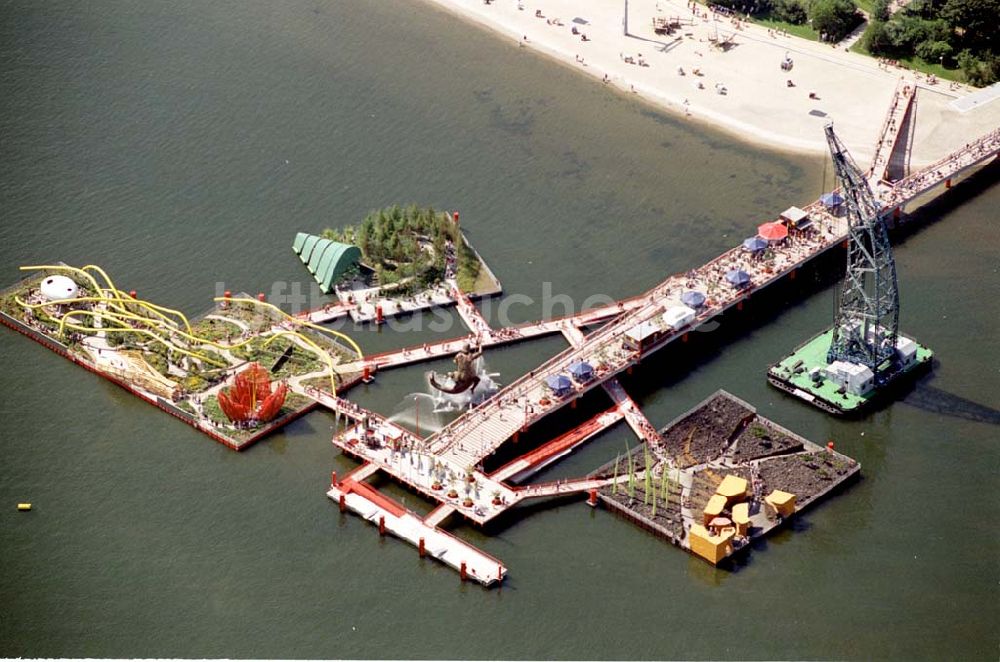 Rostock / Mecklenburg Vorpommern von oben - Rostock / Mecklenburg Vorpommern Gelände der 9A ( internationale Gartenbauausstellung in Rostock) Schwimmende Gärten (karge Insel, grüne Insel, Blüteninsel)