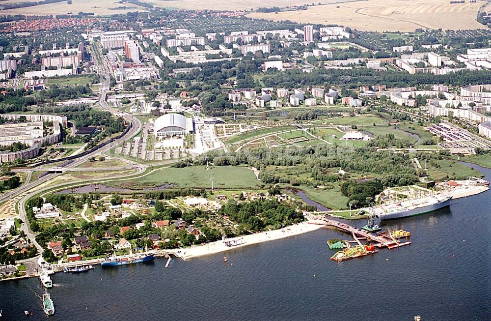 Rostock / Mecklenburg Vorpommern von oben - Rostock / Mecklenburg Vorpommern Gelände der 9A ( internationale Gartenbauausstellung in Rostock) *Schwimmende Gärten (karge Insel, grüne Insel, Blüteninsel) *Traditionsschiff (Gastronomie, Schifffahrtsmuseum)