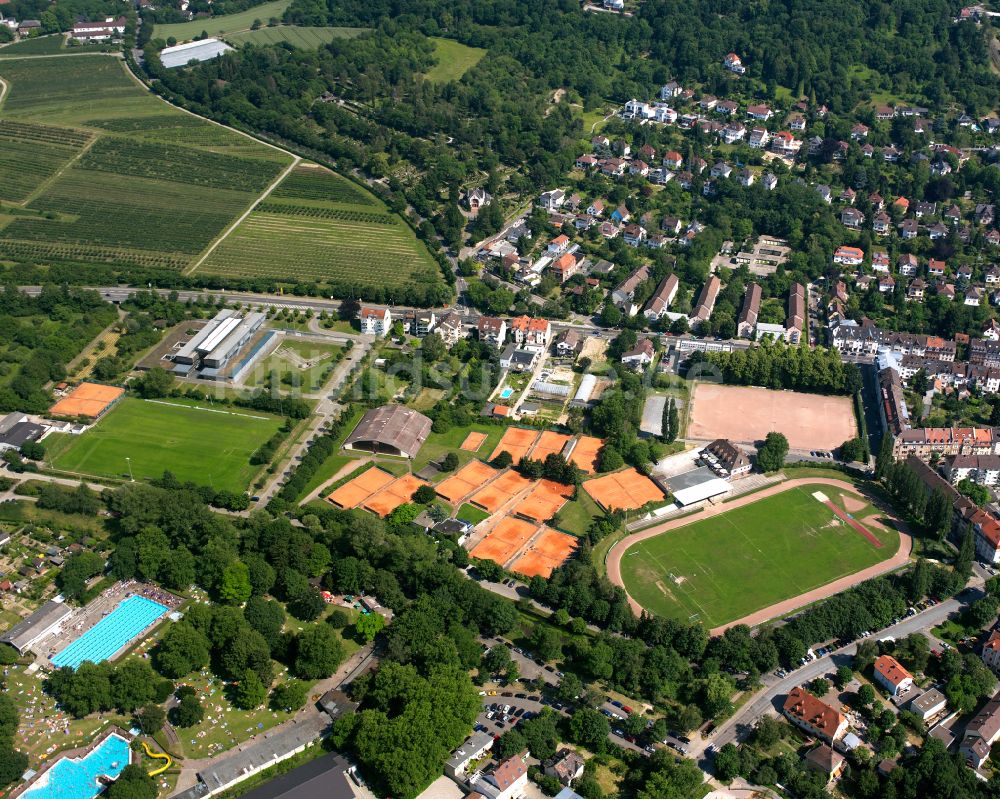 Luftaufnahme Karlsruhe - Rotbraun farbige Tennisplätze des TC Durlach in Karlsruhe im Bundesland Baden-Württemberg, Deutschland