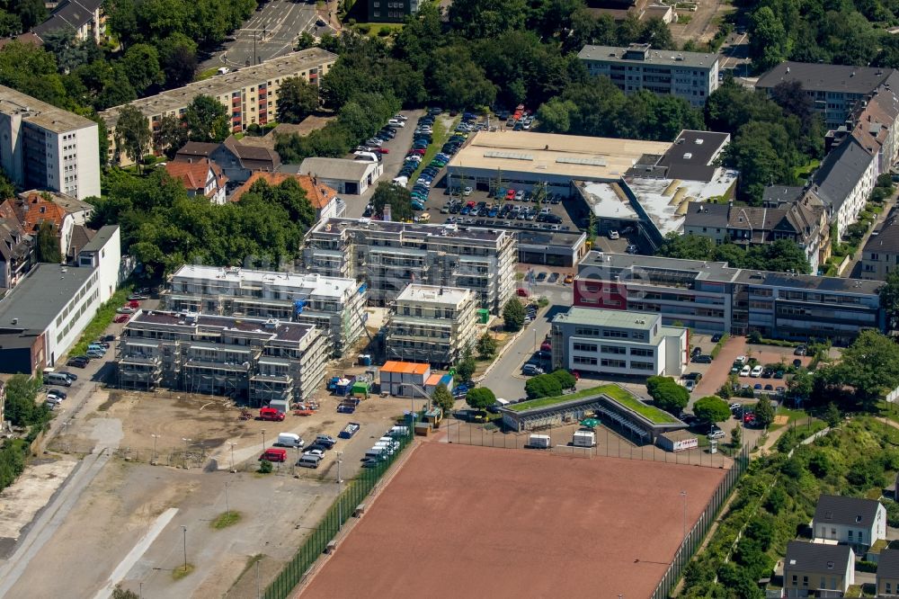 Luftbild Essen - Rotbraun farbiger Sportplatz in Essen im Bundesland Nordrhein-Westfalen