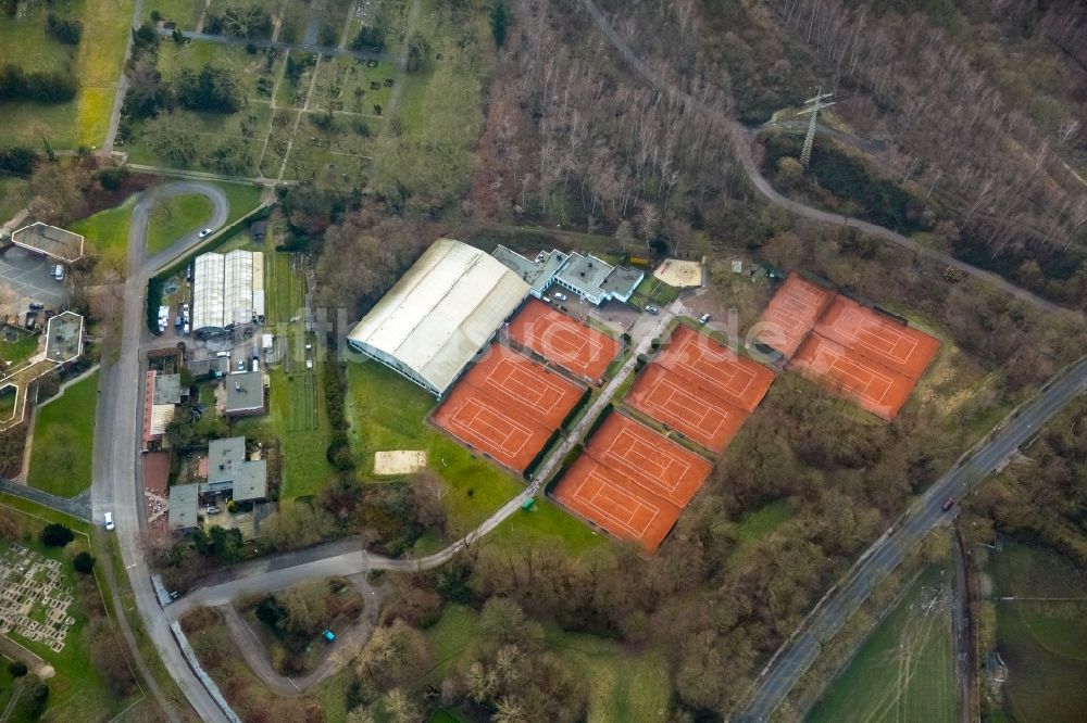 Luftaufnahme Bochum - Rotbraun farbiger Tennisplatz in Bochum im Bundesland Nordrhein-Westfalen