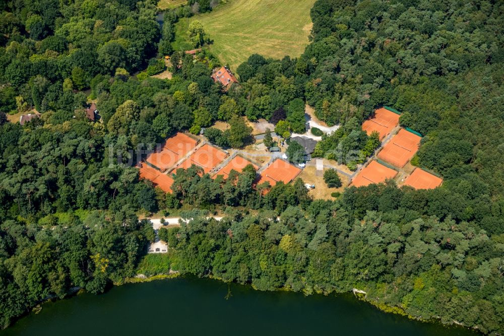 Luftaufnahme Haltern am See - Rotbraun farbiger Tennisplatz des Halterner Tennis-Club e. V. in Haltern am See im Bundesland Nordrhein-Westfalen, Deutschland