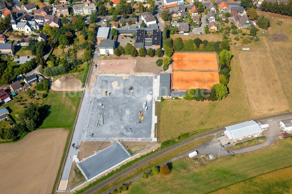 Hamm von oben - Rotbraun farbiger Tennisplatz in Hamm im Bundesland Nordrhein-Westfalen