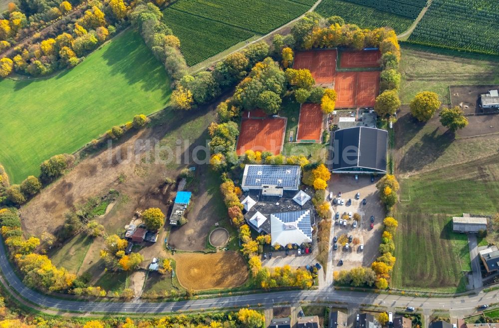 Luftbild Bottrop - Rotbraun farbiger Tennisplatz des TC Sportfreunde Eigen-Stadtwald e.V. in Bottrop im Bundesland Nordrhein-Westfalen, Deutschland