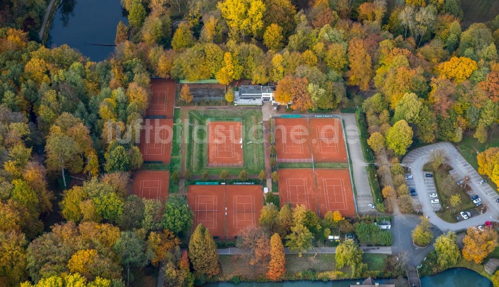 Gladbeck von oben - Rotbraun farbiger Tennisplatz des Tennis-Club Haus Wittringen Gladbeck e.V. in Gladbeck im Bundesland Nordrhein-Westfalen, Deutschland