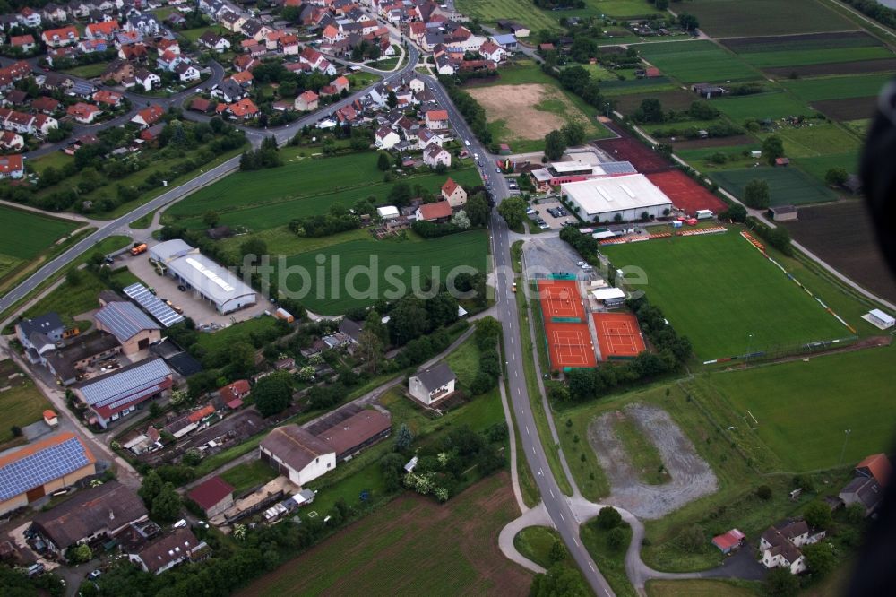 Luftbild Bergrheinfeld - Rotbraun farbiger Tennisplatz TuS 1907 in Bergrheinfeld im Bundesland Bayern