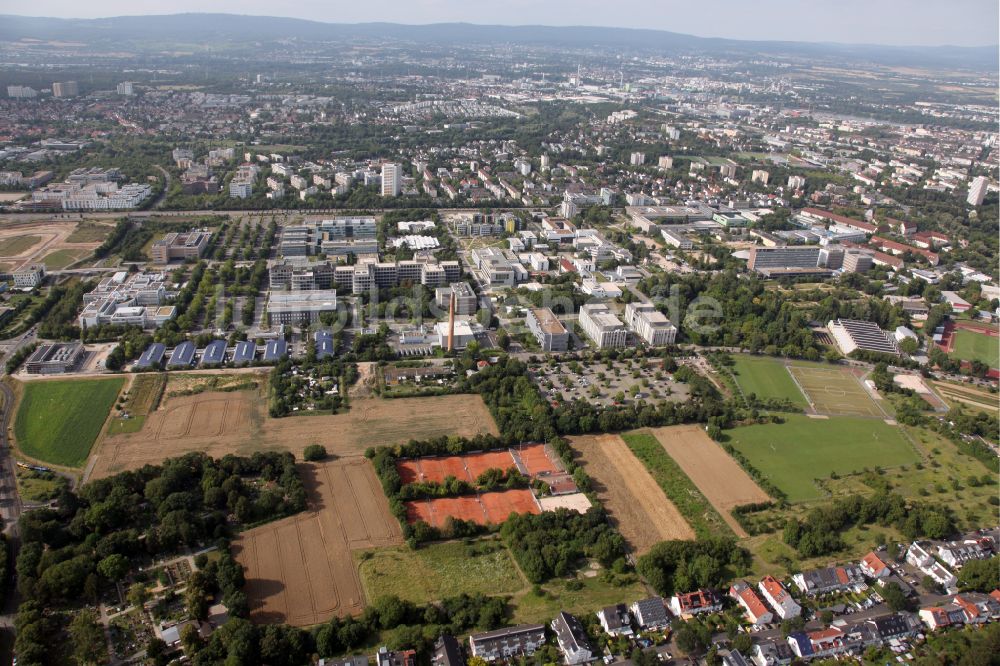 Luftaufnahme Mainz - Rotbraun farbiger Tennisplatz Uni Mainz AHS Tennisplätze in Mainz im Bundesland Rheinland-Pfalz, Deutschland