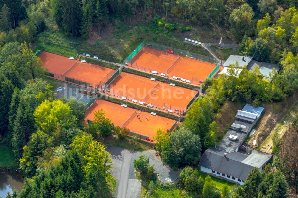 Luftbild Wilgersdorf - Rotbraun farbiger Tennisplatz TC Wilgersdorf e.V. in Wilgersdorf im Bundesland Nordrhein-Westfalen, Deutschland