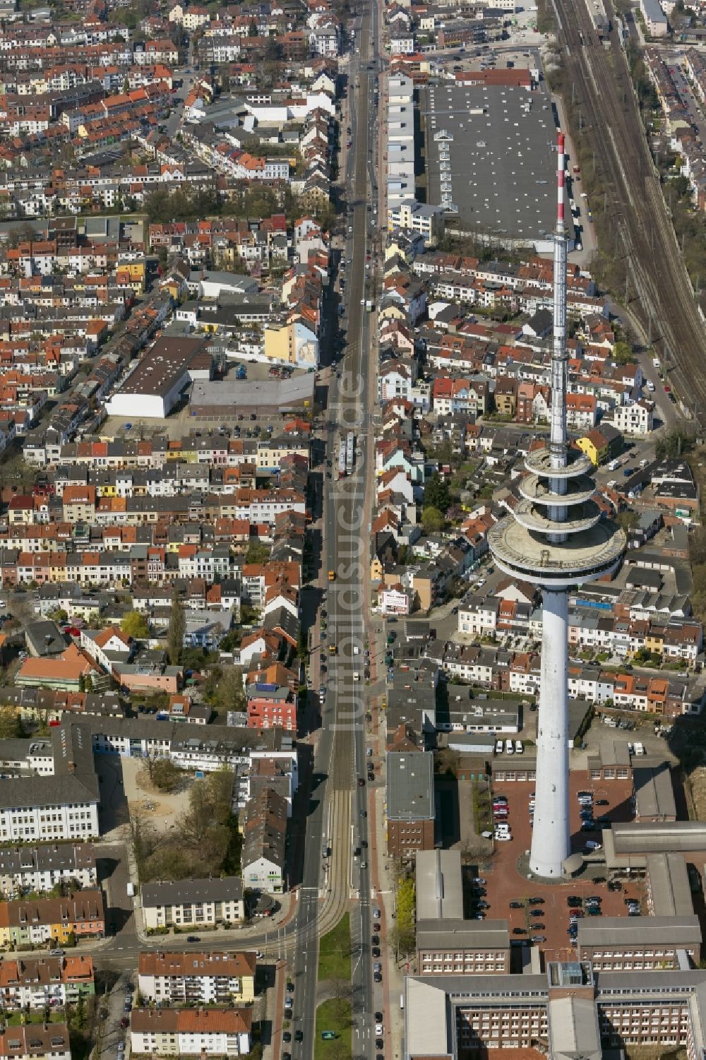 Luftaufnahme Bremen - Rote Ziegeldächer in Häuserzeilen im Stadtteil Findorff von Bremen