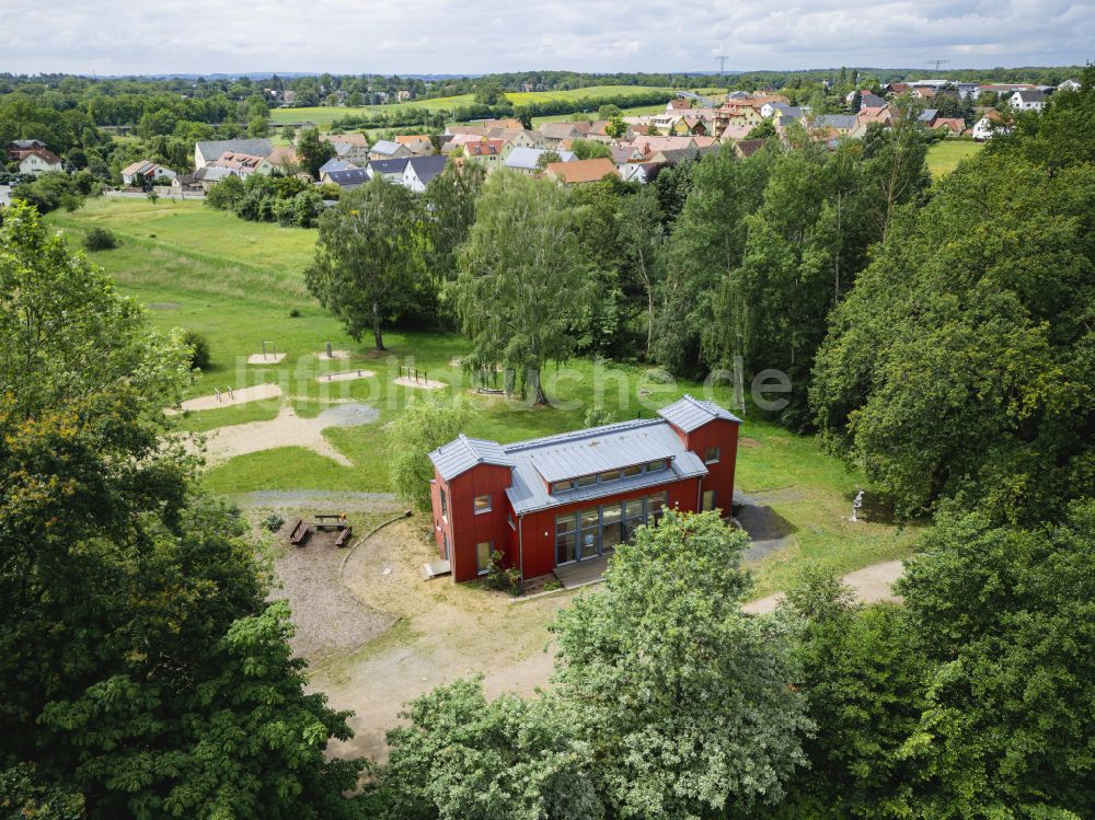 Luftbild Moritzburg - Rotes Haus am Dippelsdorfer Teich in Moritzburg im Bundesland Sachsen, Deutschland