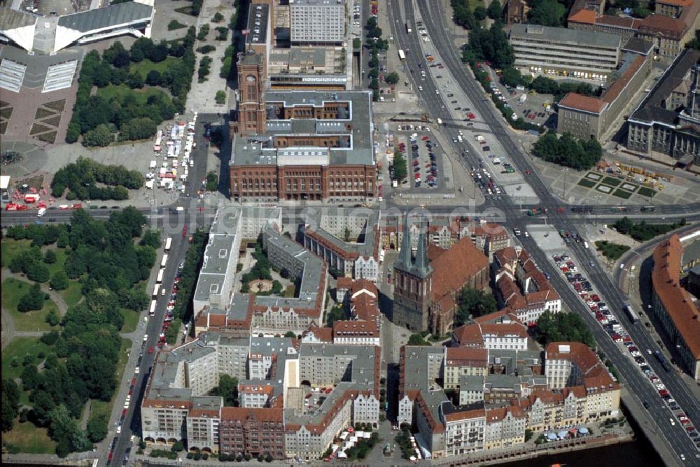 Berlin / Mitte von oben - Rotes Rathaus, Nikolaikirche, Neptunbrunnen und Marx-Engels-Forum in Berlin Mitte 1995