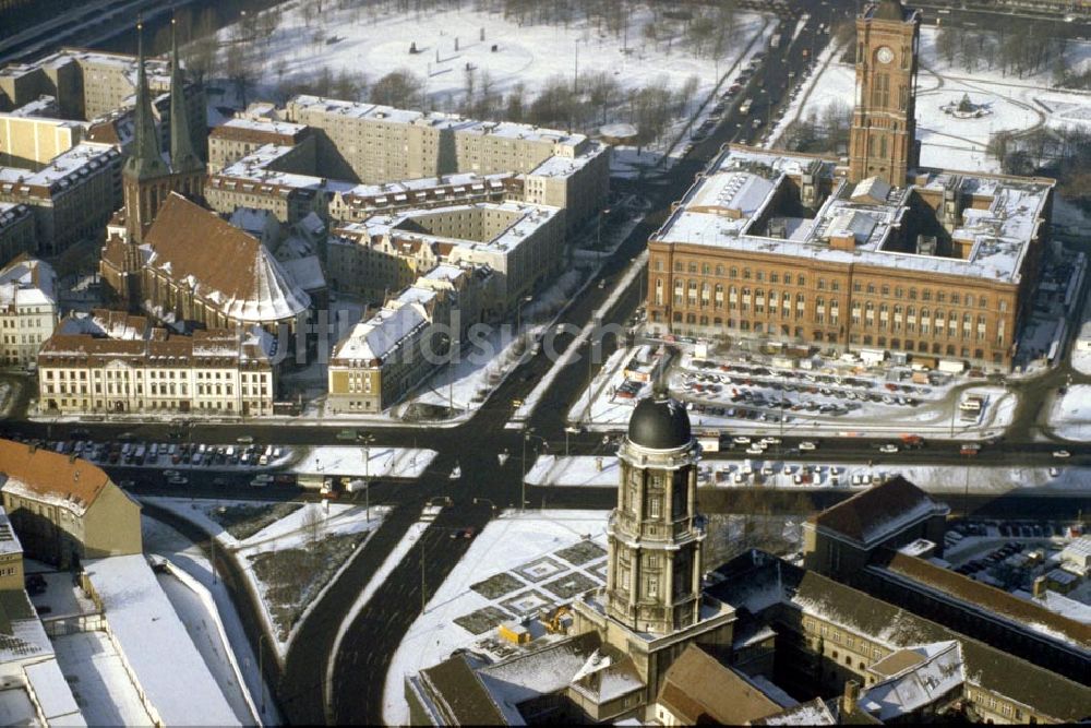 Berlin von oben - Rotes Rathaus Spandauer Str. / Gruner Str. Berlin - Mitte 1995