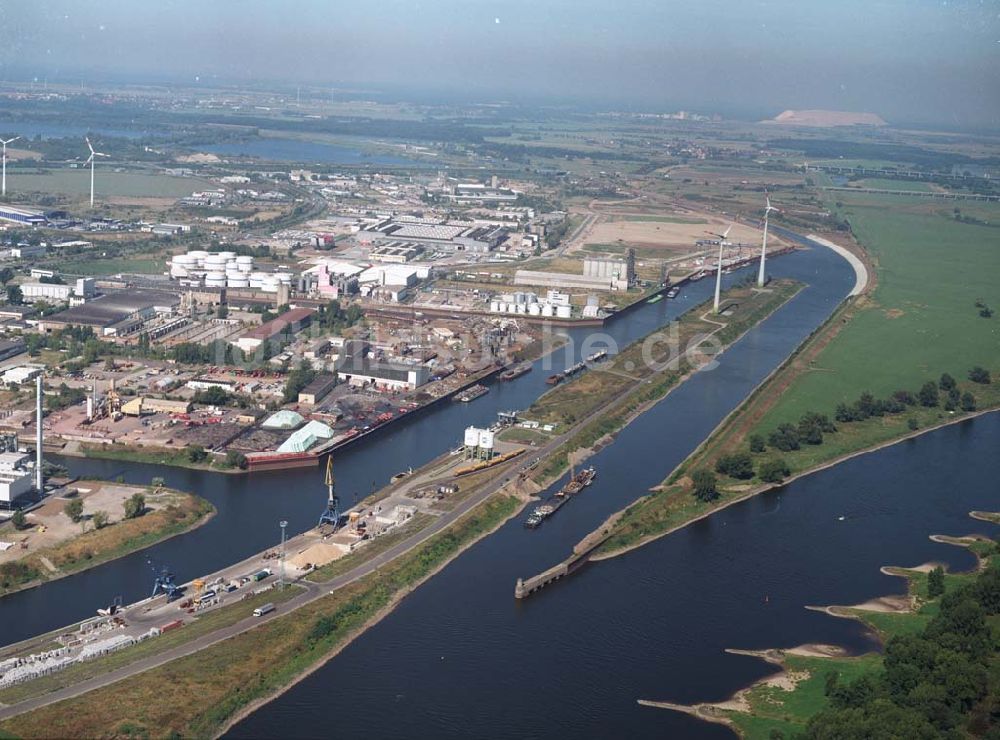 Luftaufnahme Magdeburg - Rothenseer Verbindungskanal und der Binnenhafen Magdeburg