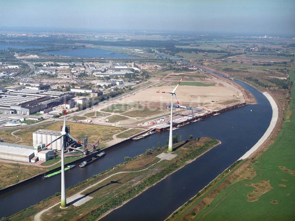 Luftaufnahme Magdeburg - Rothenseer Verbindungskanal und der Binnenhafen Magdeburg