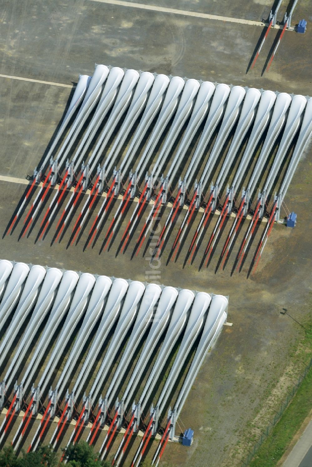 Lauchhammer von oben - Rotorblatt - Herstellung der Vestas Blades Deutschland GmbH in Lauchhammer im Bundesland Brandenburg