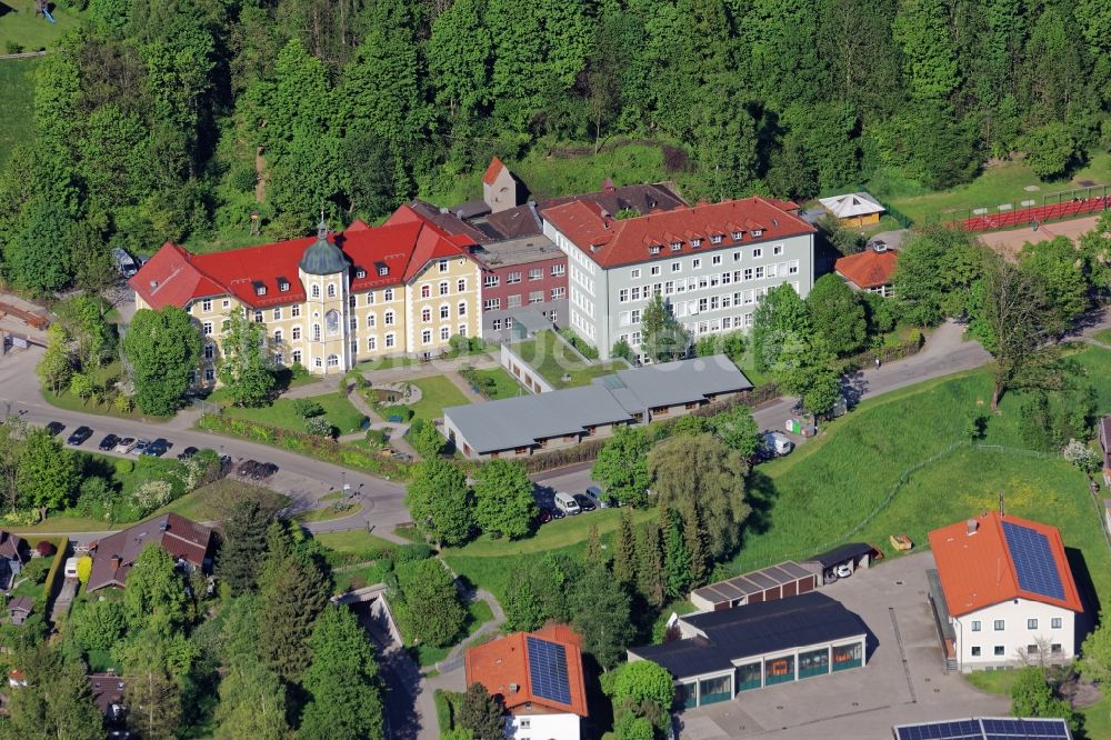 Bad Tölz von oben - RPK Rehabilitationszentrum ReAL Isarwinkel in Bad Tölz im Bundesland Bayern, Deutschland